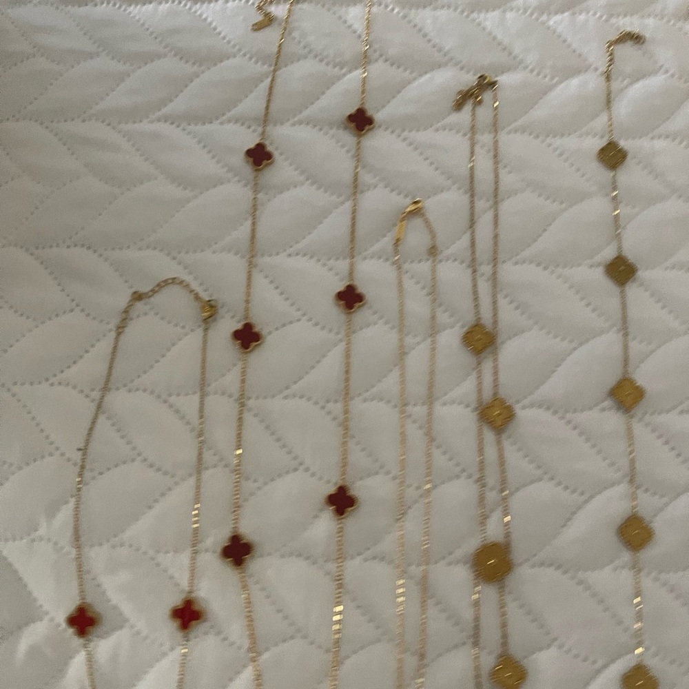 Elegant Black and Gold Floral Necklace - Picture 5 of 16